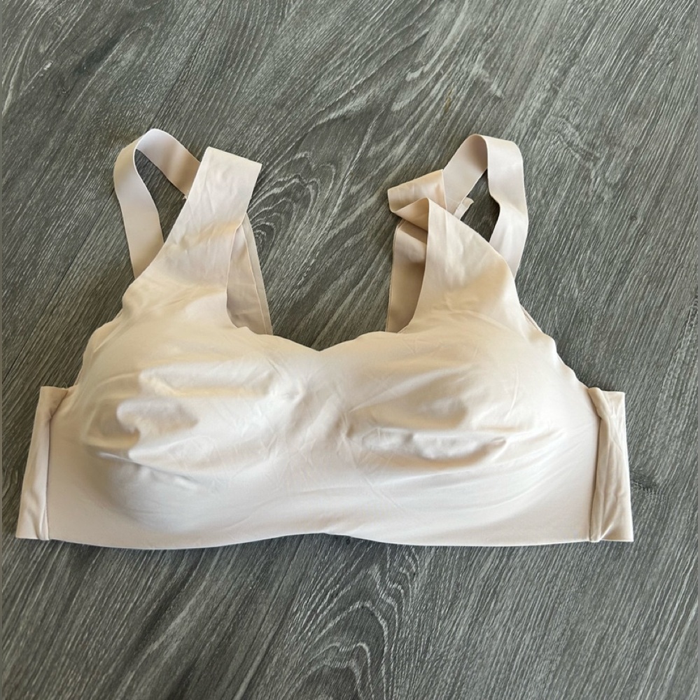 Hanes. 61% Nylon 39% Spandex/Elastano. Size XL